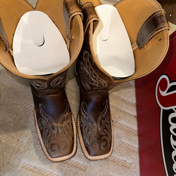 Justin Boots size 11. Width B. Square toe. I ordered wrong size. Brand new. - Picture 4 of 5